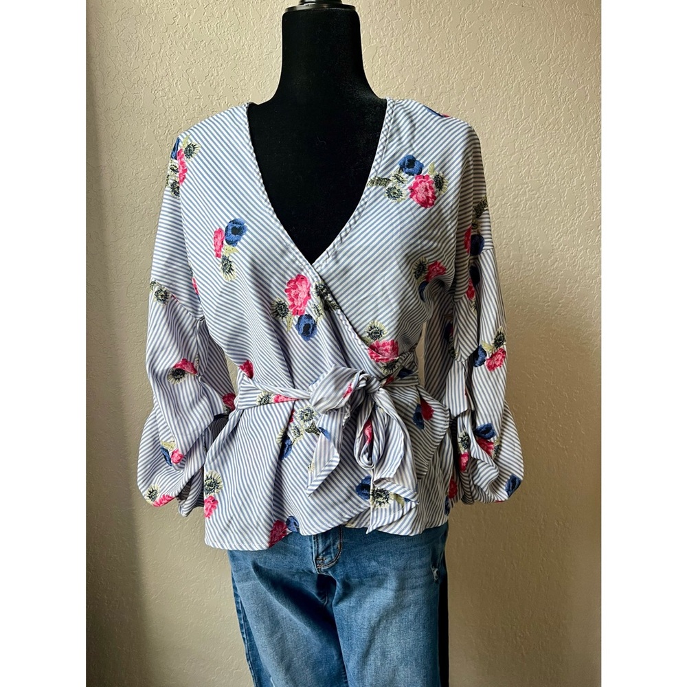 Faux wrap top - Picture 2 of 5